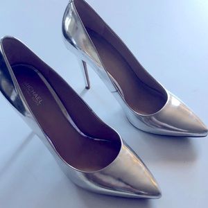 Michael Michael Kors Silver Pumps